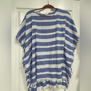 Umgee S/M. Blue and white top with fringe.